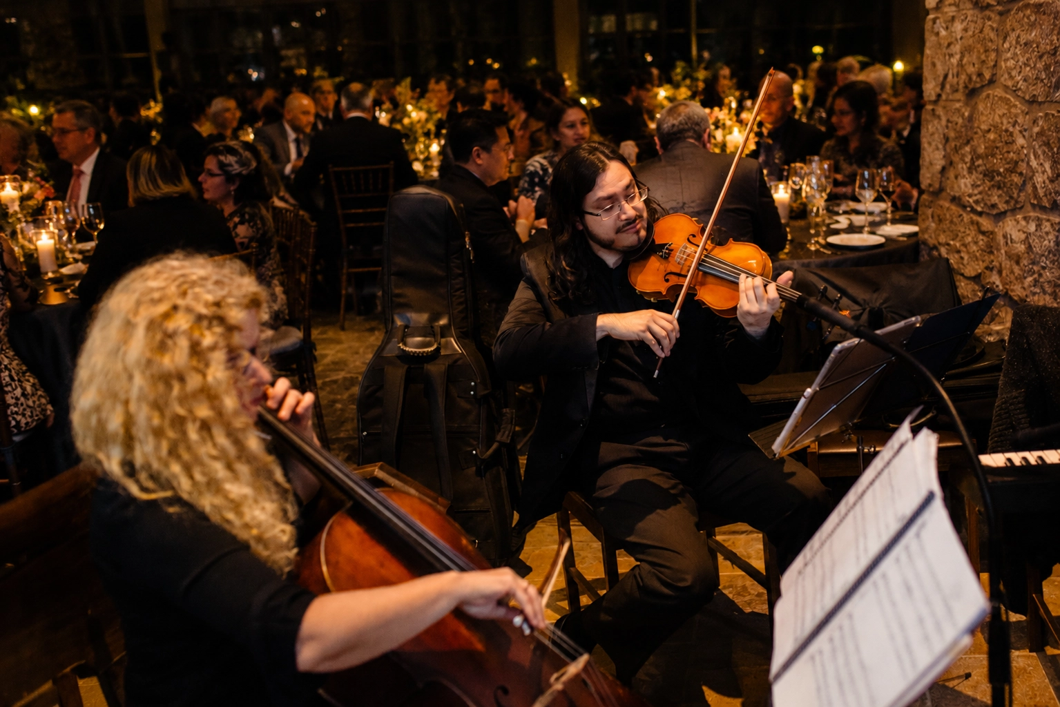 Angeli Músicos durante cena de matrimonio - Ambiente musical perfecto para la celebración